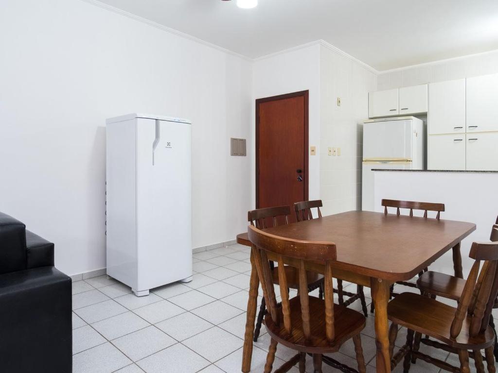 Apartamento Espacoso Com Ar Condicionado E Wi-Fi, A 100 Metros Da Praia - Edificio Estoril Ubatuba Exterior foto